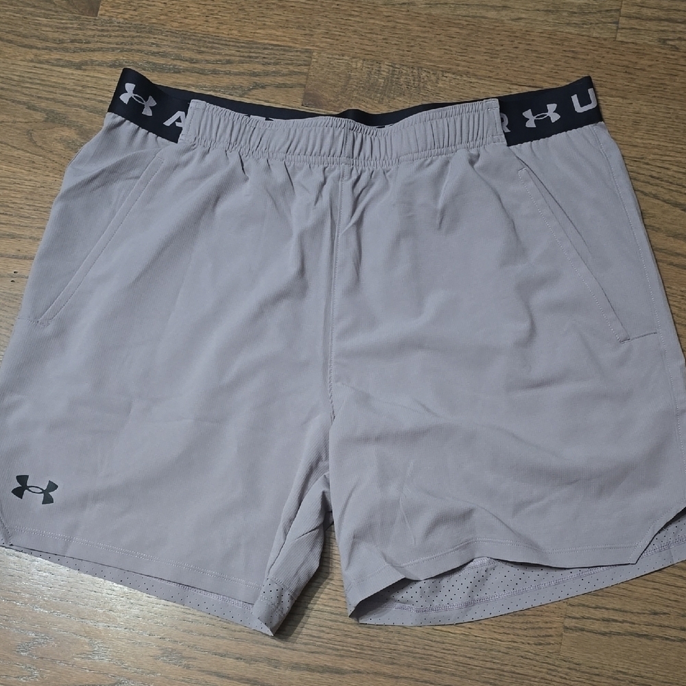 Under Armour Men's Light Gray Athletic Shorts